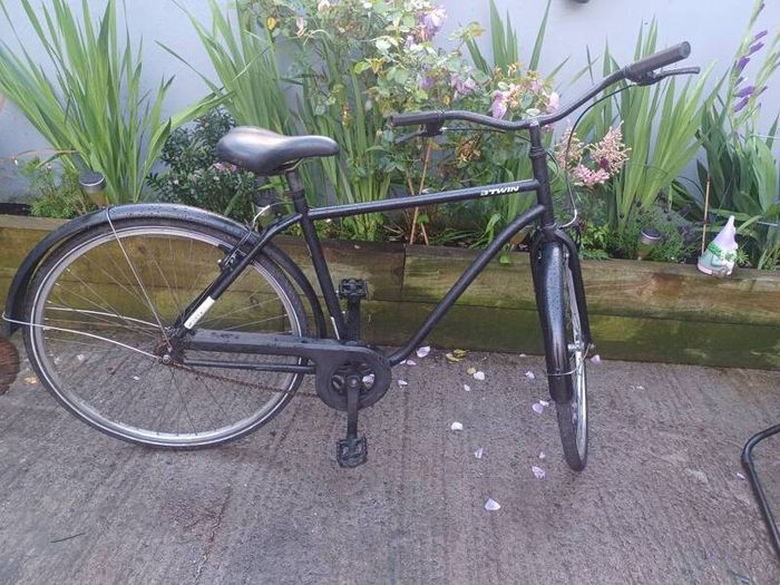B-Twin Commuter bike