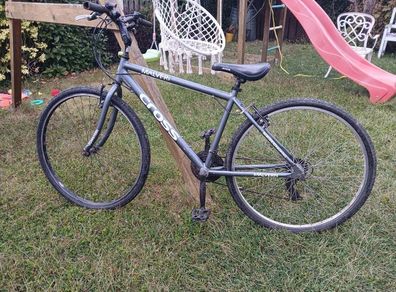 Teen or adult CROSS Malvern BIKE 28in wheel size