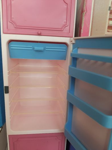 New Sindy vintage unopened Fridge freezer and toy food