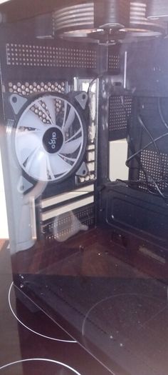 pc case and 3x fan
