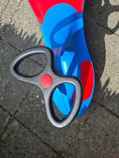 Blue and red wiggle car