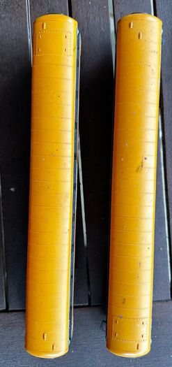 Hornby intercuty coaches. These items are an OO gauge model railway passenger coach featuring the classic orange and black Irish Rail (Iarnrod Eireann) InterCity livery.