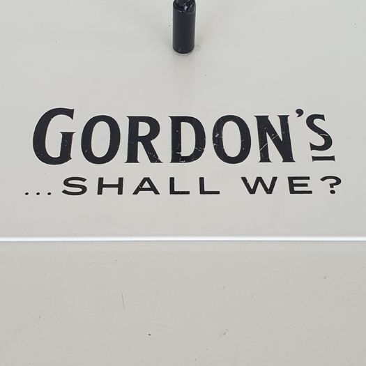 Gordon's Gin metal glass display stand holds 4 glasses