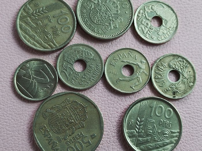 9 Spanish Coins (26060)