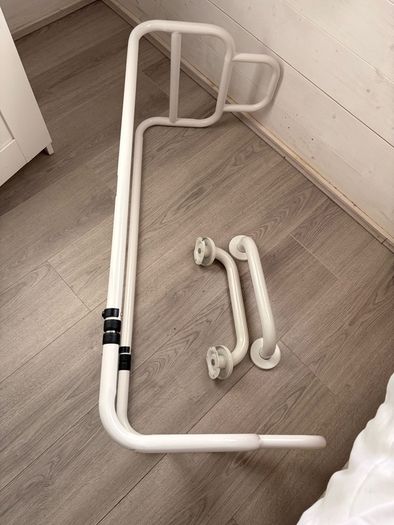 Elderly bed support rail