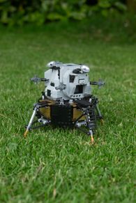 Lego Lunar Lander 10266