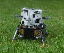 Lego Lunar Lander 10266