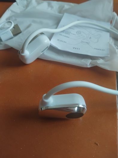new bluetooth earphones. never fall off.