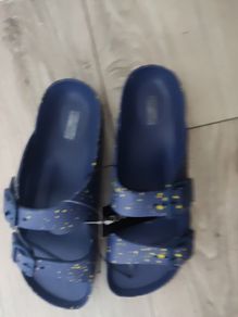 BNWT Size 4 Crocs style sandals