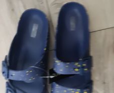 BNWT Size 4 Crocs style sandals
