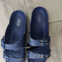 BNWT Size 4 Crocs style sandals