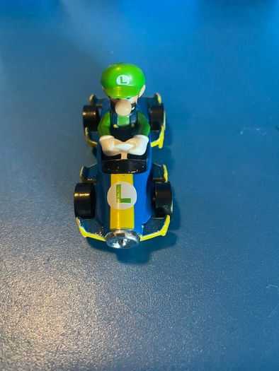 Hot Wheels Mario Kart Luigi Mach 8 Die-Cast Vehicle 2021 Mattel 1:64