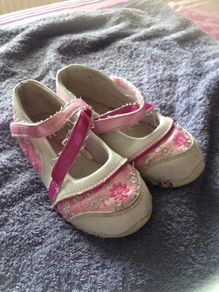 Girls trainers