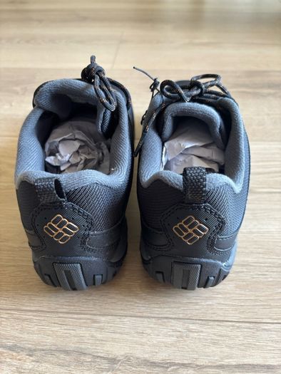Brand New Columbia Woodburn Waterproof Hiking Shoes (Mens Size 7.5)