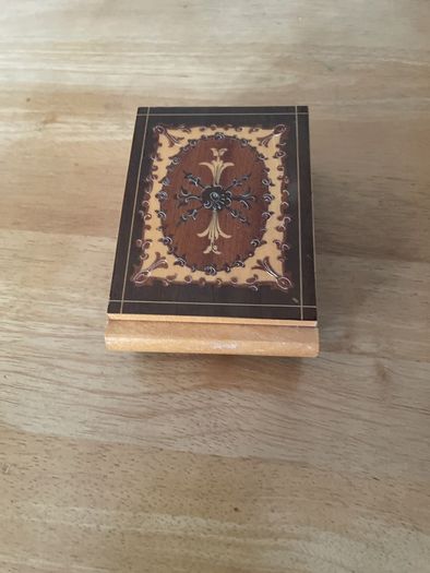 Inlaid wooden  box with mirror and velvet lining