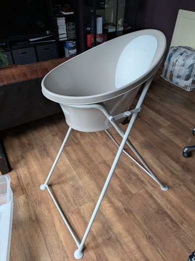Shnuggle Bath and Folding Stand