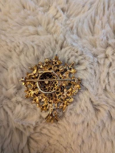 Costume brooch