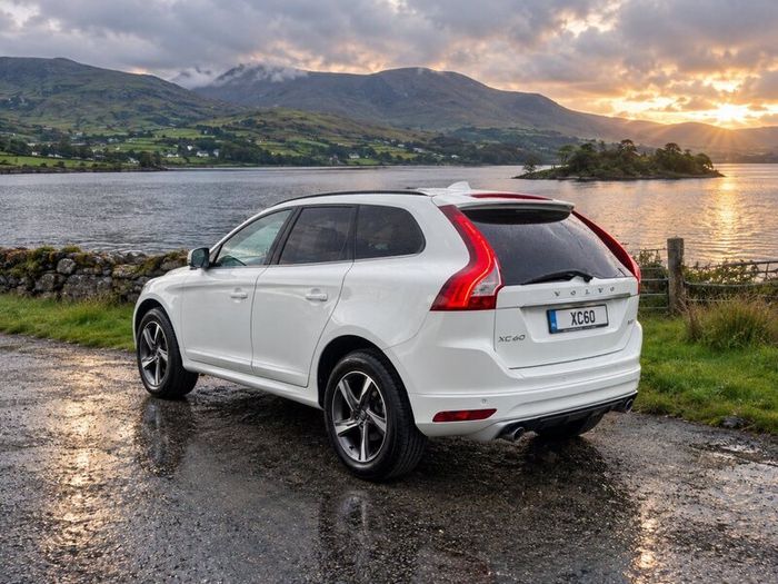Volvo XC60 R-Design ( MINT )