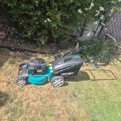 Self propelled petrol lawnmower