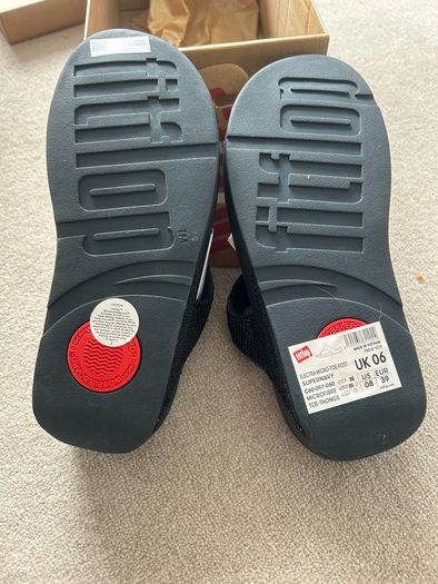FitFlops New Electra Super Navy Toe-Post & Two Bar Slides gold