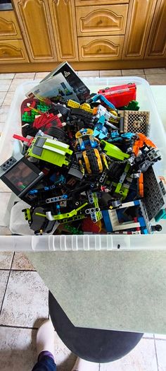 Box of random lego About 6 KG,