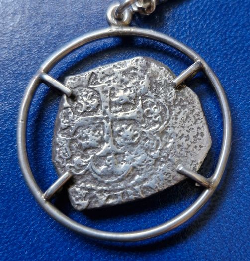 1733 Mexico Cob, Piece of 8, 8 Reales -  Philip V In silver pendent and silver chain.
