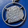 1733 Mexico Cob, Piece of 8, 8 Reales -  Philip V In silver pendent and silver chain. Image 4