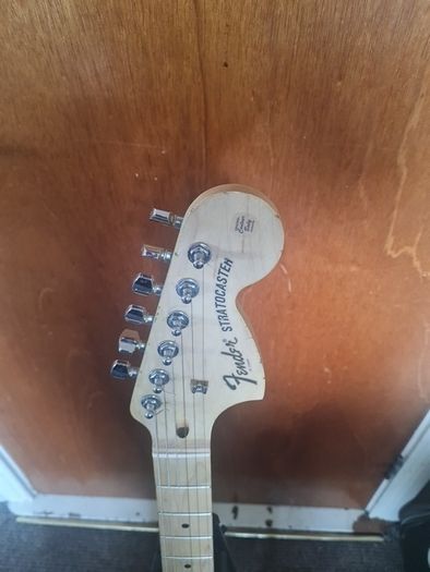 Fender Strat Replica (squier Standard)