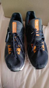 Men's on clouds trainers