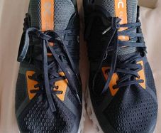 Men's on clouds trainers