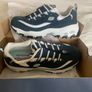 Sketchers trainers Image 7