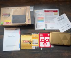Nintendo 3DS XL - The Legend of Zelda: A Link Between Worlds Console