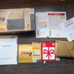 Nintendo 3DS XL - The Legend of Zelda: A Link Between Worlds Console