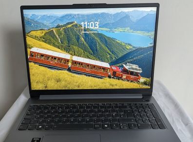 Lenovo IdeaPad slim 3 83E7 pro 16gb and 500gb ssb