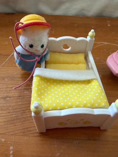 Sylvanian Families Triple Bunk Beds & 3 Nursery Baby Figures Set