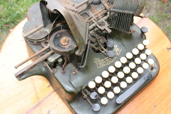 Oliver London Green Typewriter / Old and Industrial Deco / Vintage Decoration/ Teen Bedroom and Office / Museum Collection