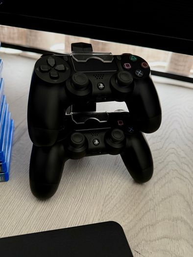 PS4 1TB - Excellent condition + 14 Games, 2 Original PS4 controllers & Charging Dock