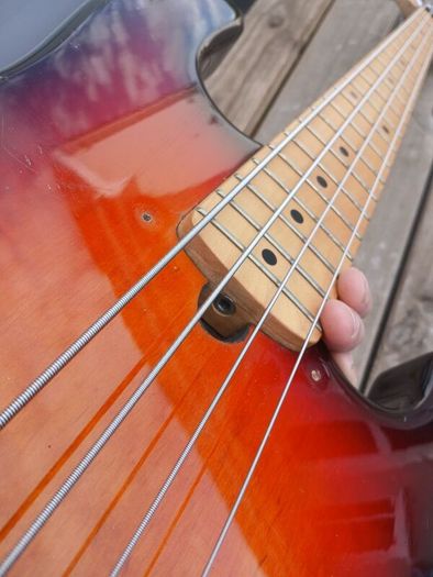 Bass guitar