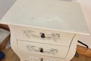 2x white bedside lockers