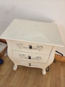 2x white bedside lockers