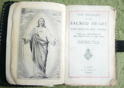 Antique The Treasury of The Sacred Heart in a leather case