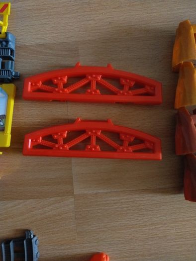 Thomas and friends Trackmaster Motorised trains with track and carriages