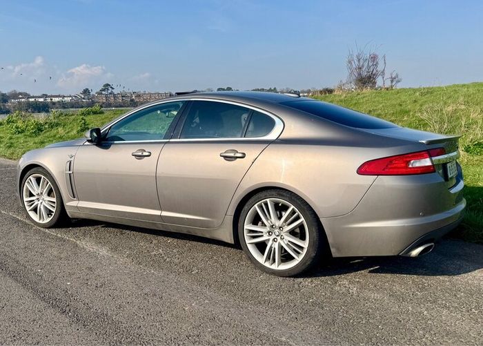 Jaguar XF S Portfolio with V-Rare Sunroof