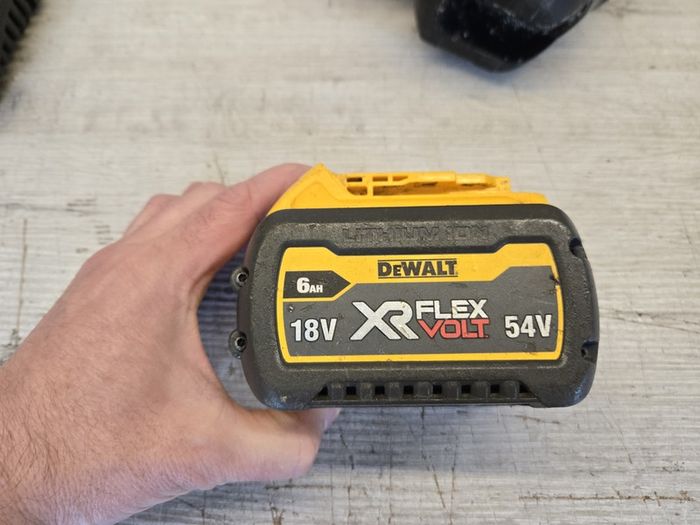 Dewalt DCH333 + Battery + Charger + Bits Set