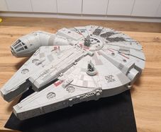 Hasbro Star Wars Millennium Falcon Spaceship 21 inch