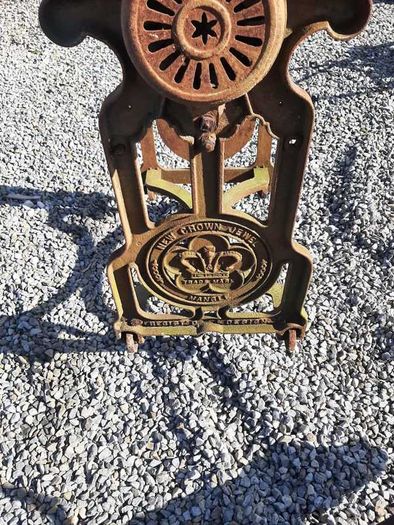 Antique mangle excellent condition delivery available