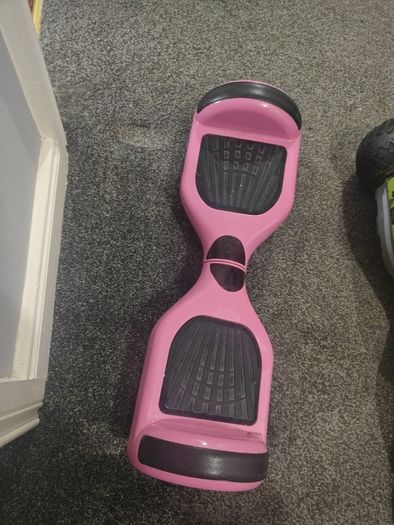 2 hoverboards comes with 1 charger