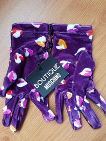 BNWT - Boutique Moschino purple gloves