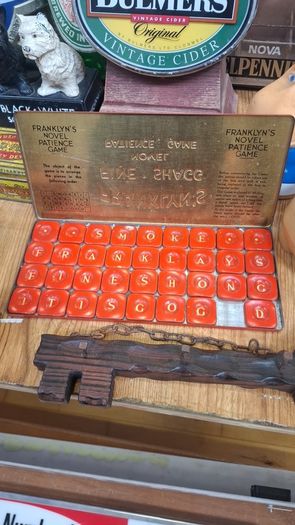 1940s Franklyns Fine Shagg tin patience game