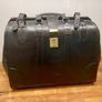 Vintage Black Leather Doctor's Bag / Gladstone Bag Image 2
